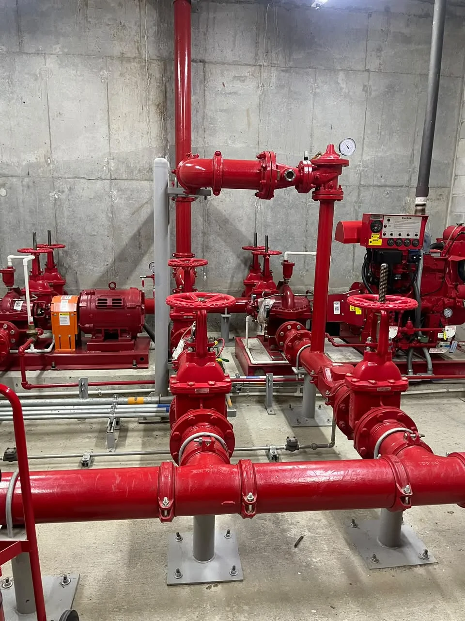 Bomba contra incendio NFPA 20: diésel vs eléctrica, selección y requisitos en Colombia